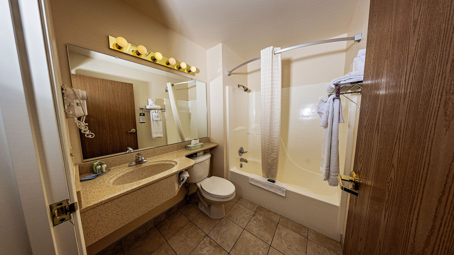 Bathroom 4, Fairbridge Inn Express, Beaverhead