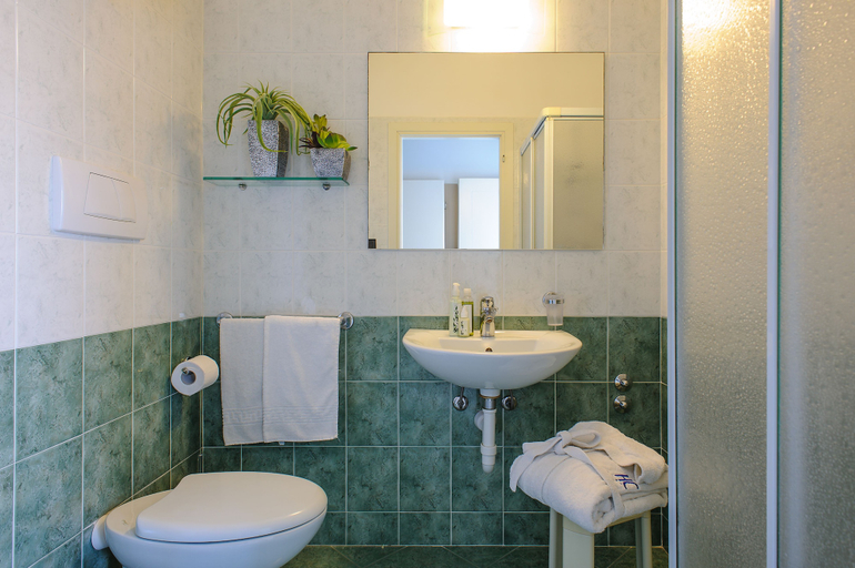 Bathroom 5, Hotel Cristallo Riccione, Rimini