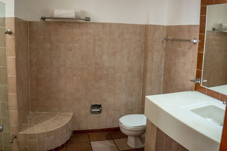 Bathroom 4, Hotel Quinta Antigua, Lázaro Cárdenas