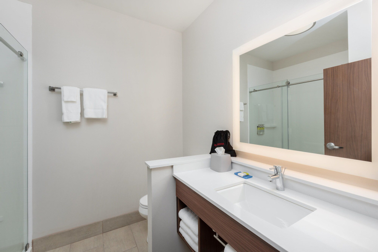 Bathroom 15
