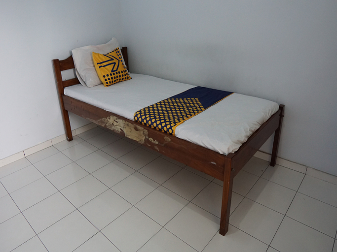 Bedroom 4, SPOT ON 92665 Yoko Kost, Bondowoso