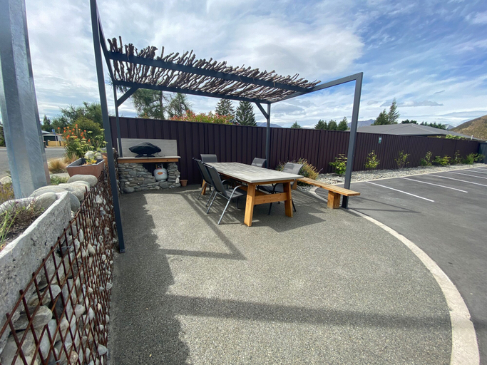 Others 5, BigSky Motels, Waitaki