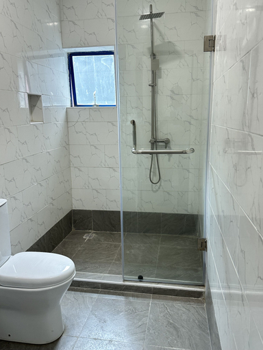 Bathroom 3, Maxx Msquare Hotel, Kosofe