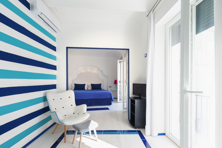 Bedroom 4, Twin Suites, Napoli