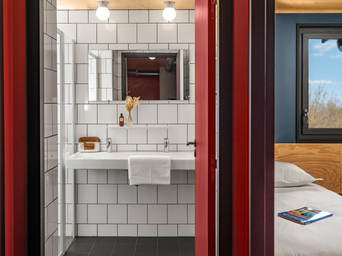Bathroom 5, Eklo Hotels Paris Marne La Vallée, Seine-et-Marne