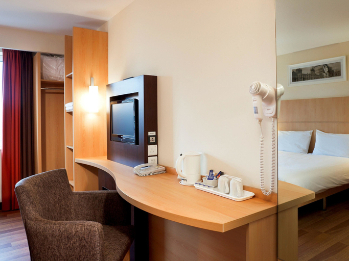 Bedroom 4, ibis Belfast Queens Quarter, Belfast