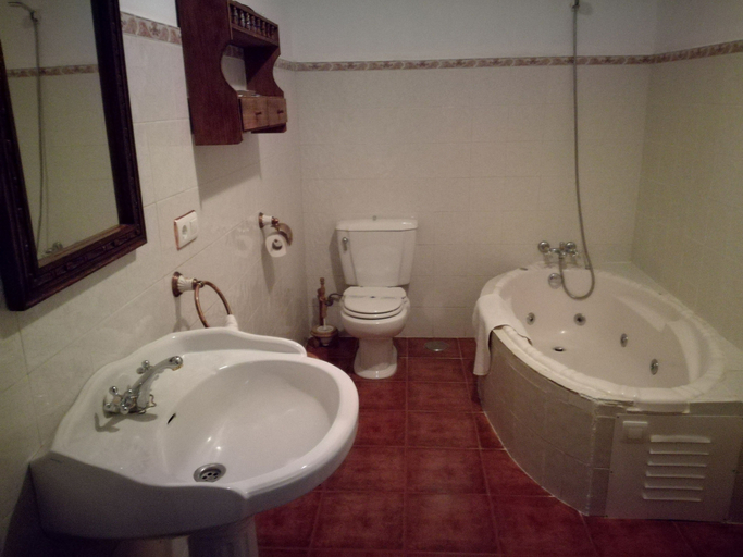 Bathroom 3, La Posada de Pedrazales, Zamora