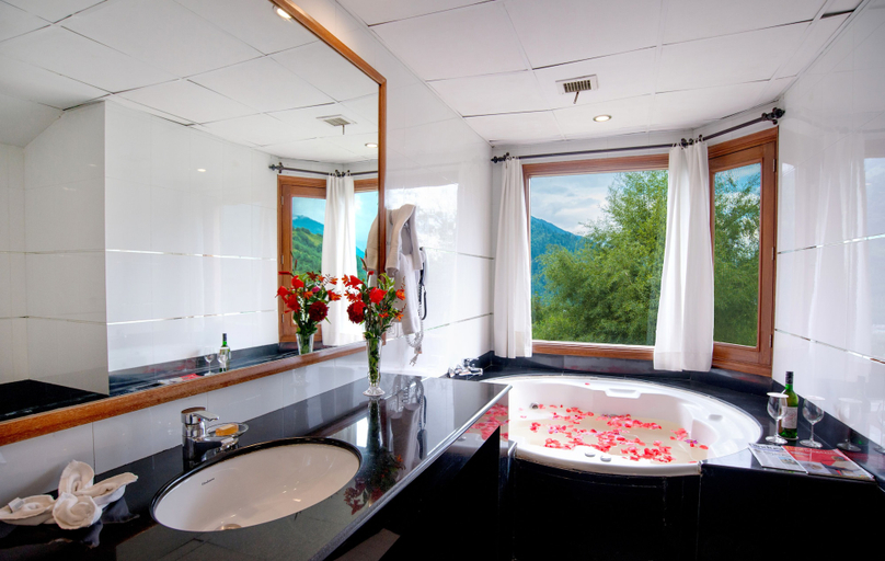 Bathroom 4, Solang Valley Resort, Kullu