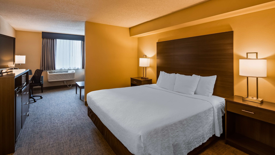 Bedroom 3, Best Western East Towne Suites, Dane