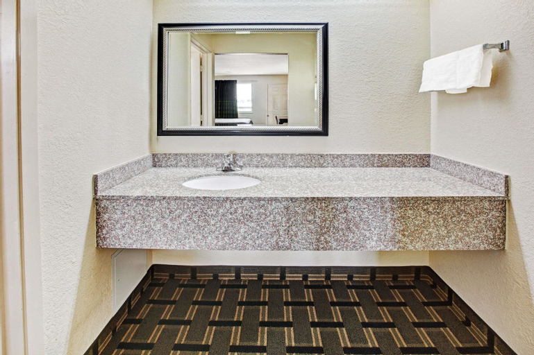 Bathroom 9