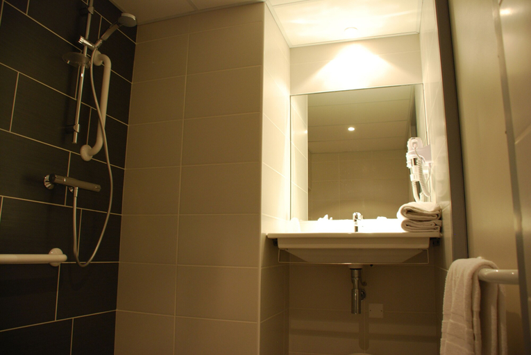 Bathroom 4, Ruthenium Hotel, Aveyron