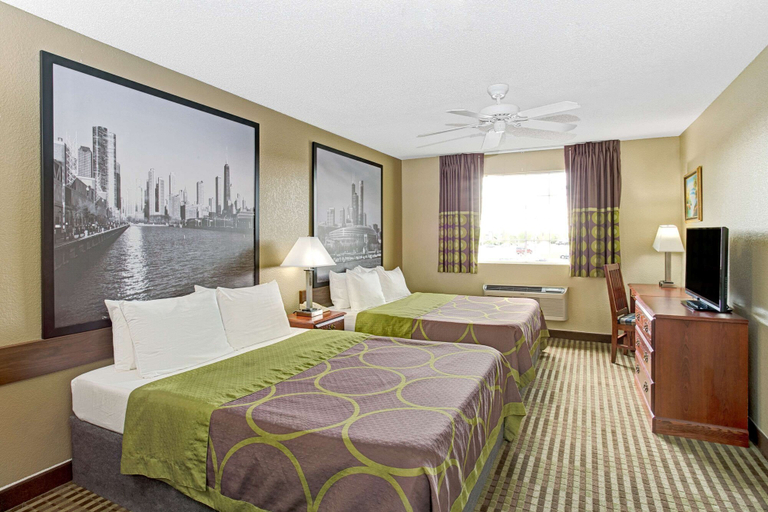 Bedroom 2, Super 8 by Wyndham Gurnee, Lake