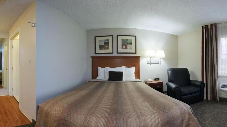 Bedroom 4, Candlewood Suites ROCKFORD, Winnebago