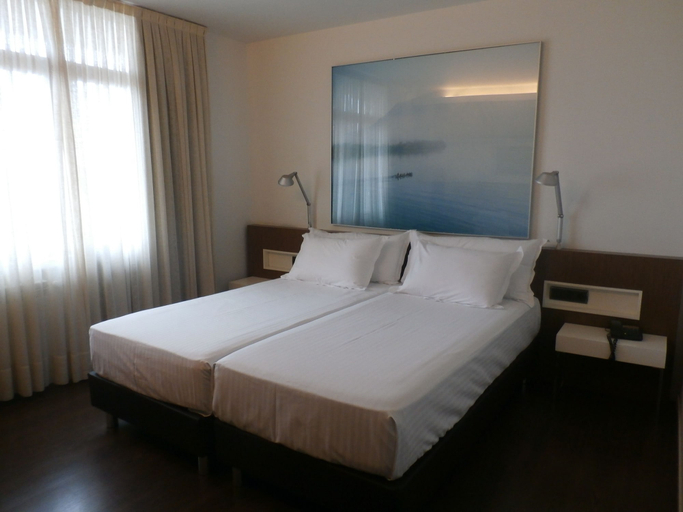 Bedroom 3, Los Angeles, Cantabria
