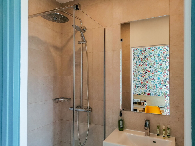 Bathroom 4, Hotel Du Centre, un hotel AMMI, Alpes-Maritimes