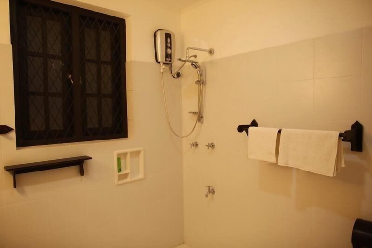 Bathroom, Villa Pinnawala, Rambukkana