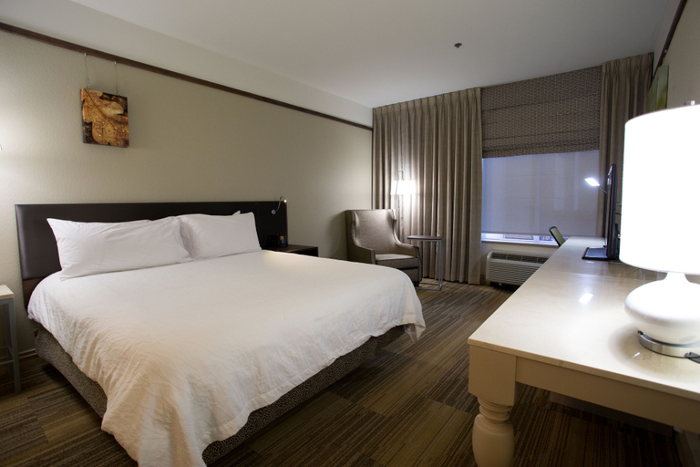 Bedroom 3, Hilton Garden Inn Bentonville Rogers, Benton