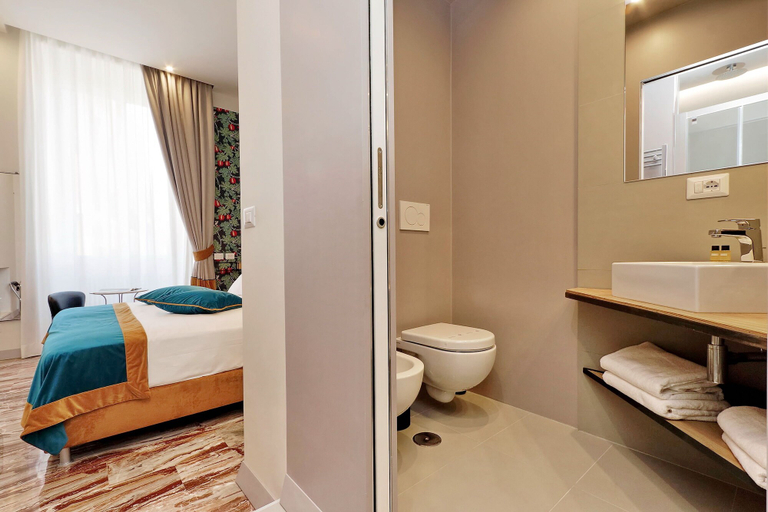 Bathroom 5, Opera 58, Rome
