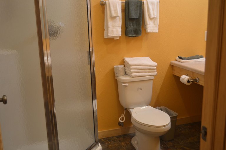 Bathroom 3, Holy Smoke Resort, Pennington