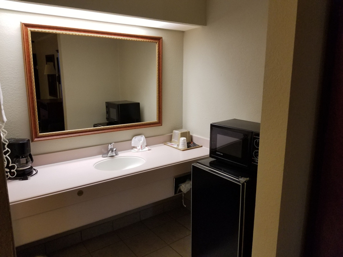 Bathroom 4, Super 8 by Wyndham Longview/North, Gregg