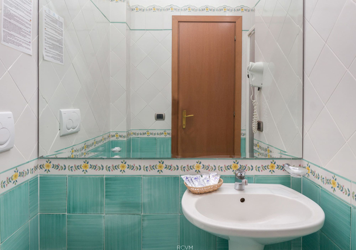 Bathroom 5, Hotel Sporting, Napoli
