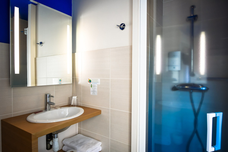 Bathroom 4, Hôtel Le Bord'O Vieux Port, Charente-Maritime