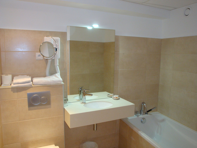 Bathroom 4, Hôtel de l'Orme, Akena, Evreux, Eure