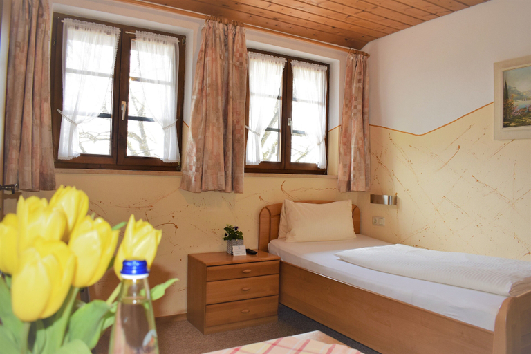 Bedroom 2, Gasthof Lamprecht, Weilheim-Schongau
