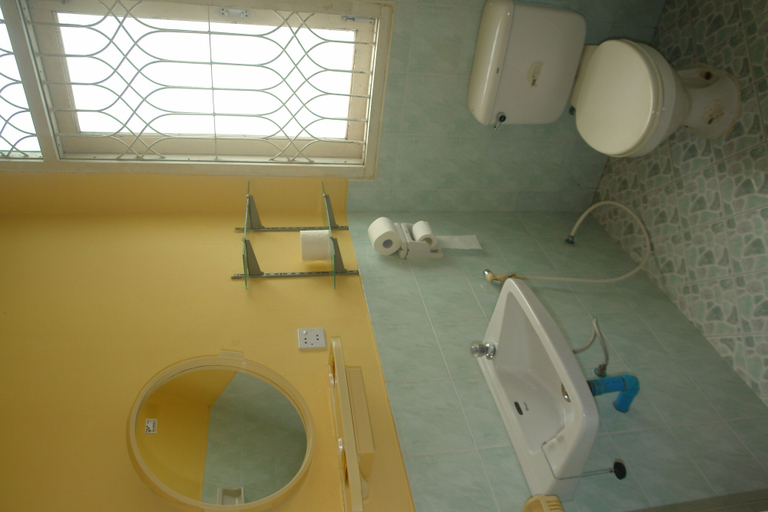 Bathroom, Golden Guest Inn, Yangon