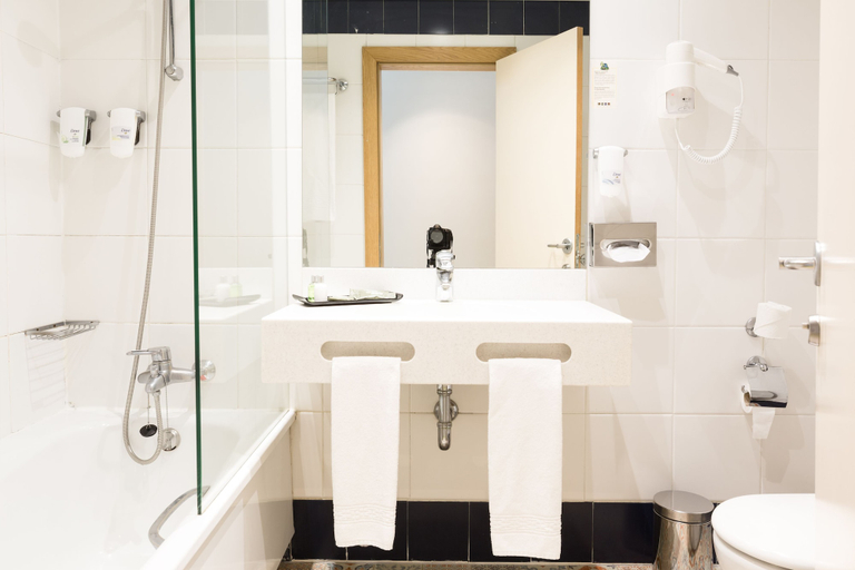Bathroom 4, Legendary Porto Hotel, Porto