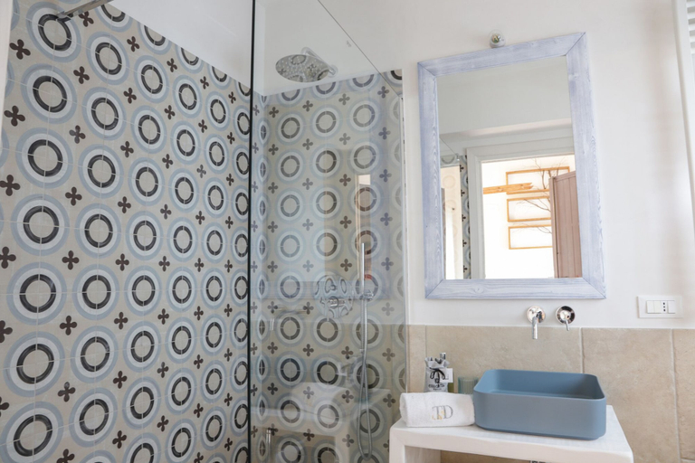 Bathroom 3, TD Trulli Saveni Trulli with Pool Near the Centre, Bari