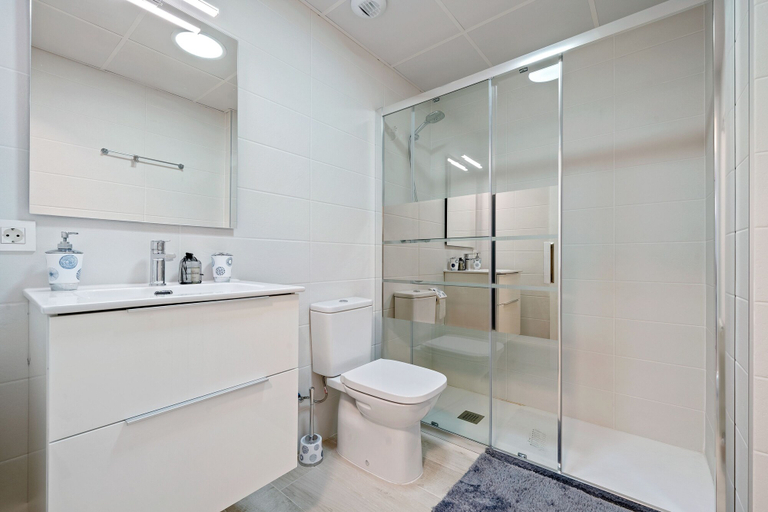 Bathroom 3, Magical 2BR Condo in the Heart of Cambrils, Tarragona