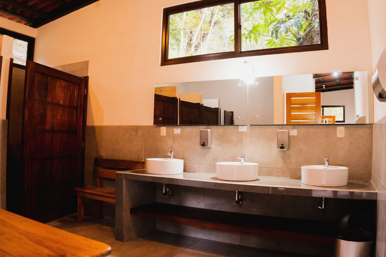 Bathroom 5, Guayaha, Lanquín