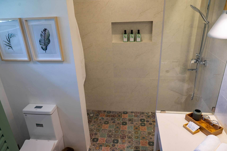 Bathroom 5, Indian Ocean Lodge