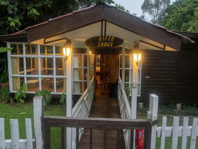 Exterior 5