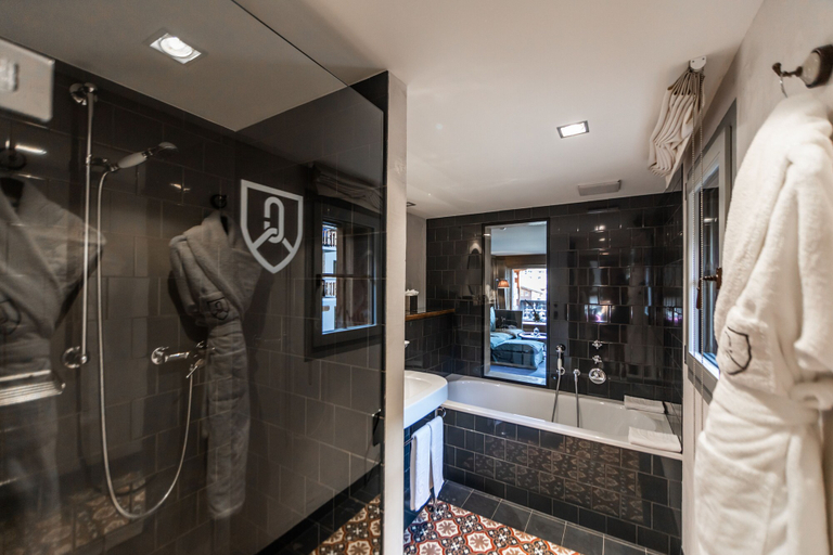 Bathroom 5, La Cordée des Alpes, Entremont