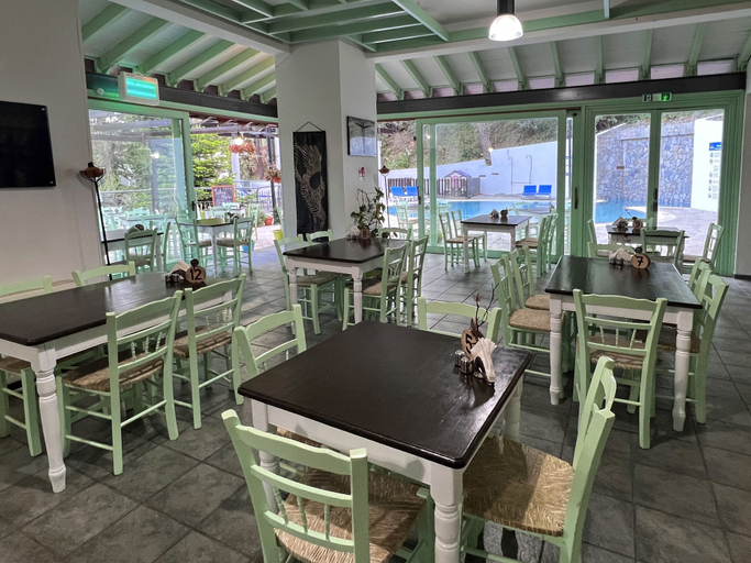 Food & Drinks 5, Poed Residences