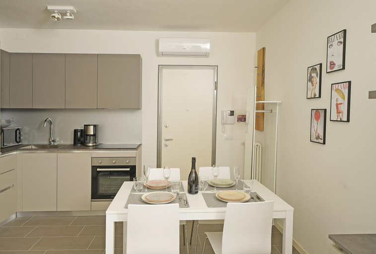 Others 4, Corte Fasanella 31 in Toscolano Maderno, Brescia