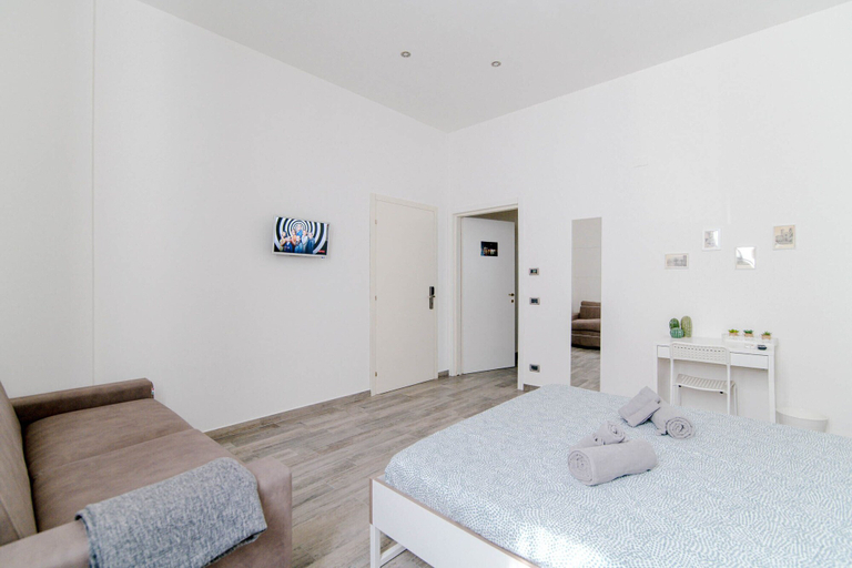 Bedroom 3, Downtown Rooms, Como