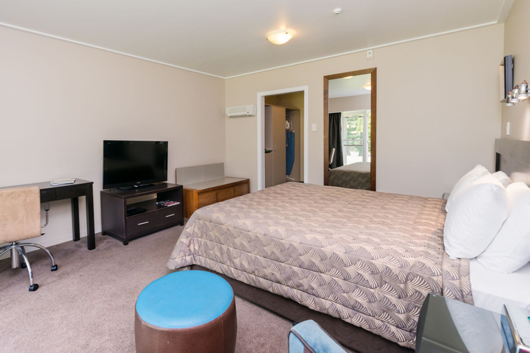 Bedroom 4, Discovery Settlers Hotel, Whangarei