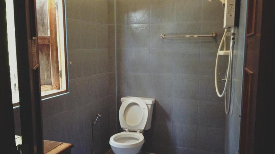 Bathroom 3, Huan Kum Huk, Chiang Khan