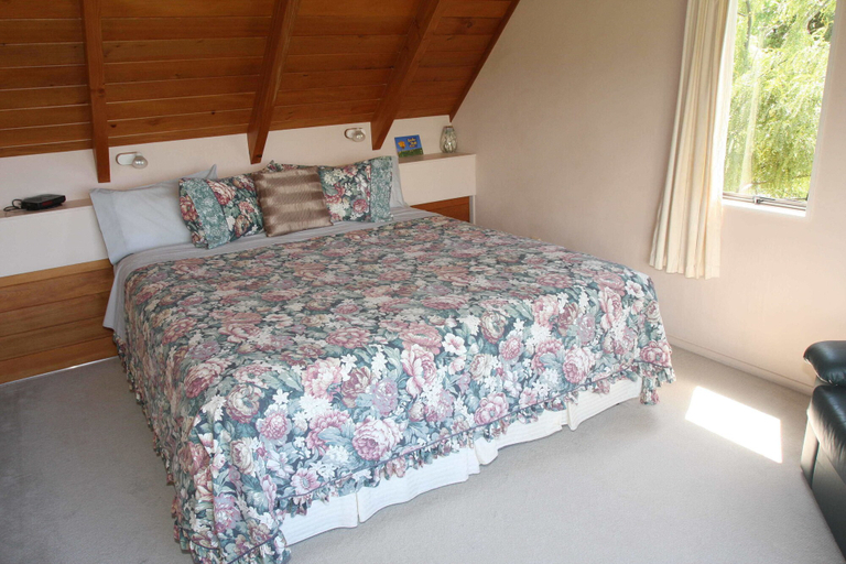 Bedroom 2, Capeview Cottage, Opotiki