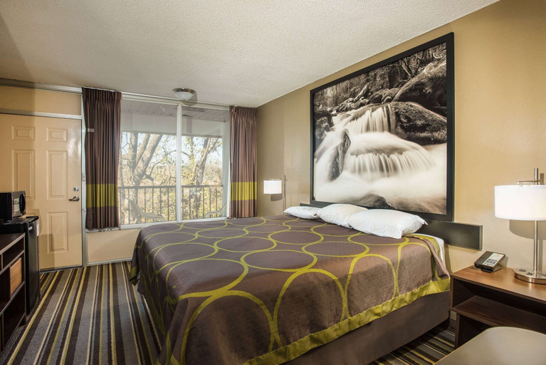 Bedroom 2, Super 8 by Wyndham Sevierville Riverside, Sevier