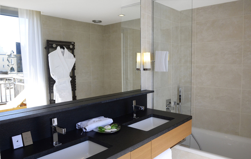Bathroom 4, Hôtel de L'Océan, Loire-Atlantique