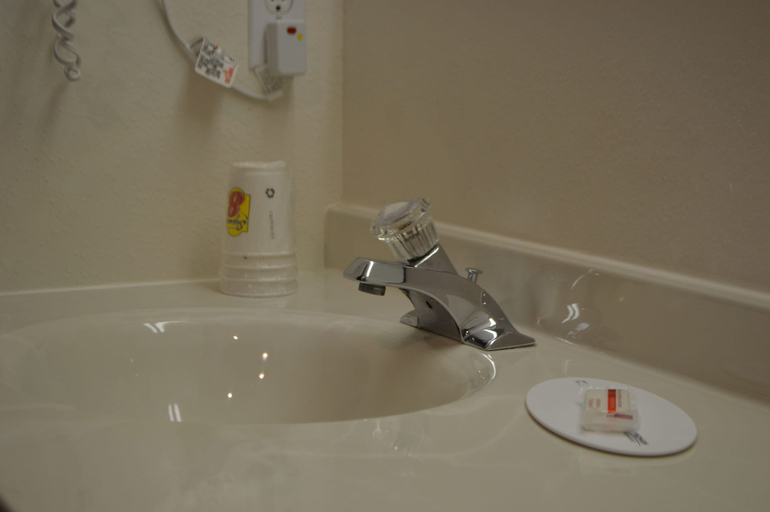 Bathroom 4, Super 8 by Wyndham Park Rapids, Hubbard