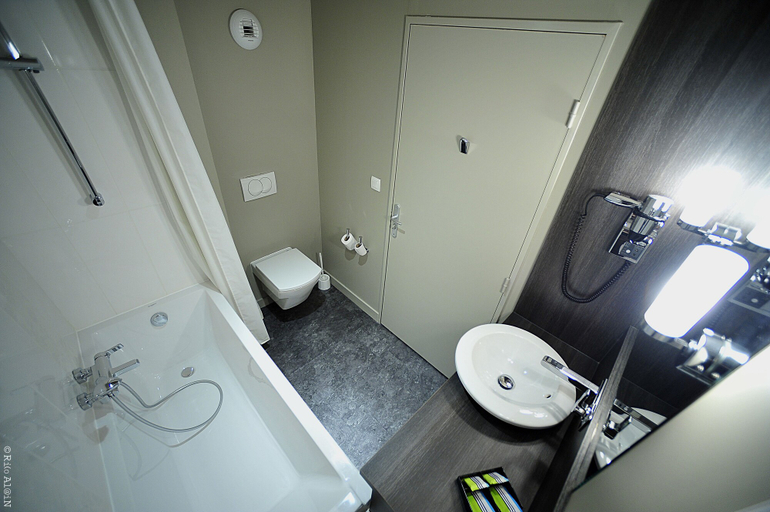 Bathroom 5, B&B Home Lyon Centre Berthelot, Rhône