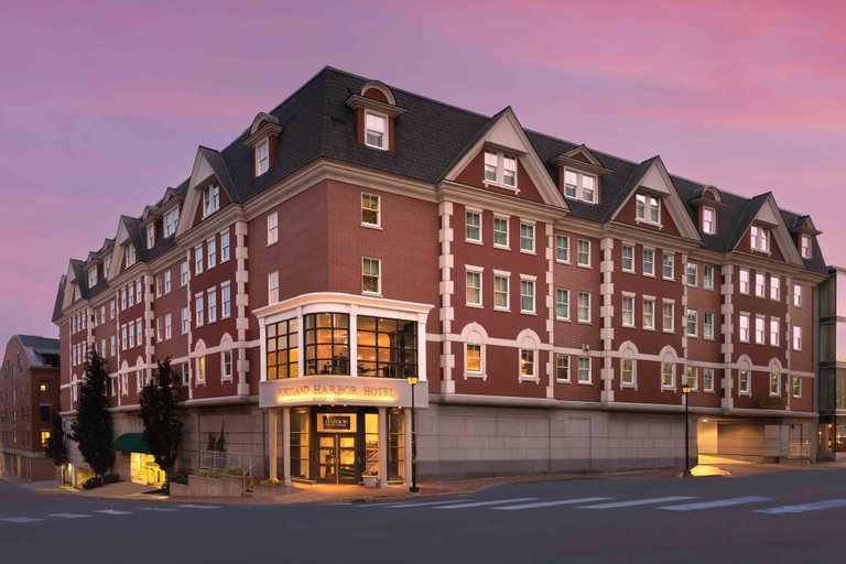 Portland Harbor Hotel, Cumberland