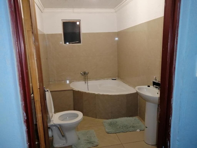 Bathroom 4, Moholoholo lodge, Ehlanzeni