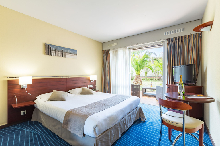 Bedroom 3, Hotel & Spa Brise de Mer, Var