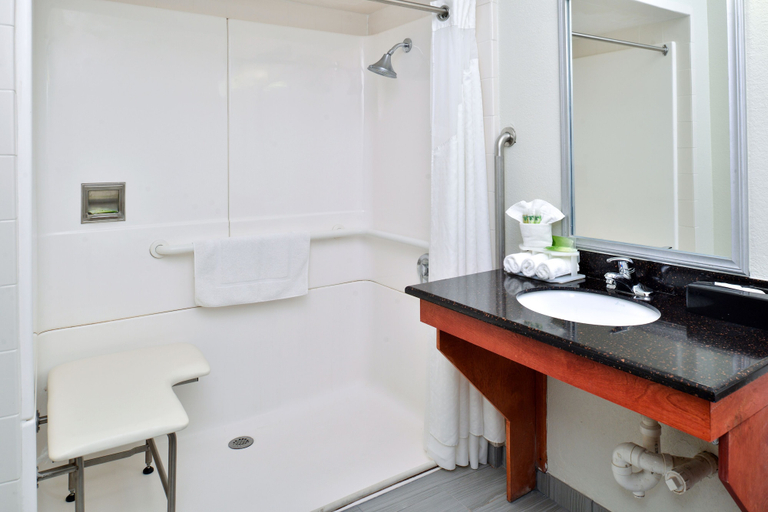 Bathroom 4, Best Western North Attleboro / Providence Beltway, Bristol